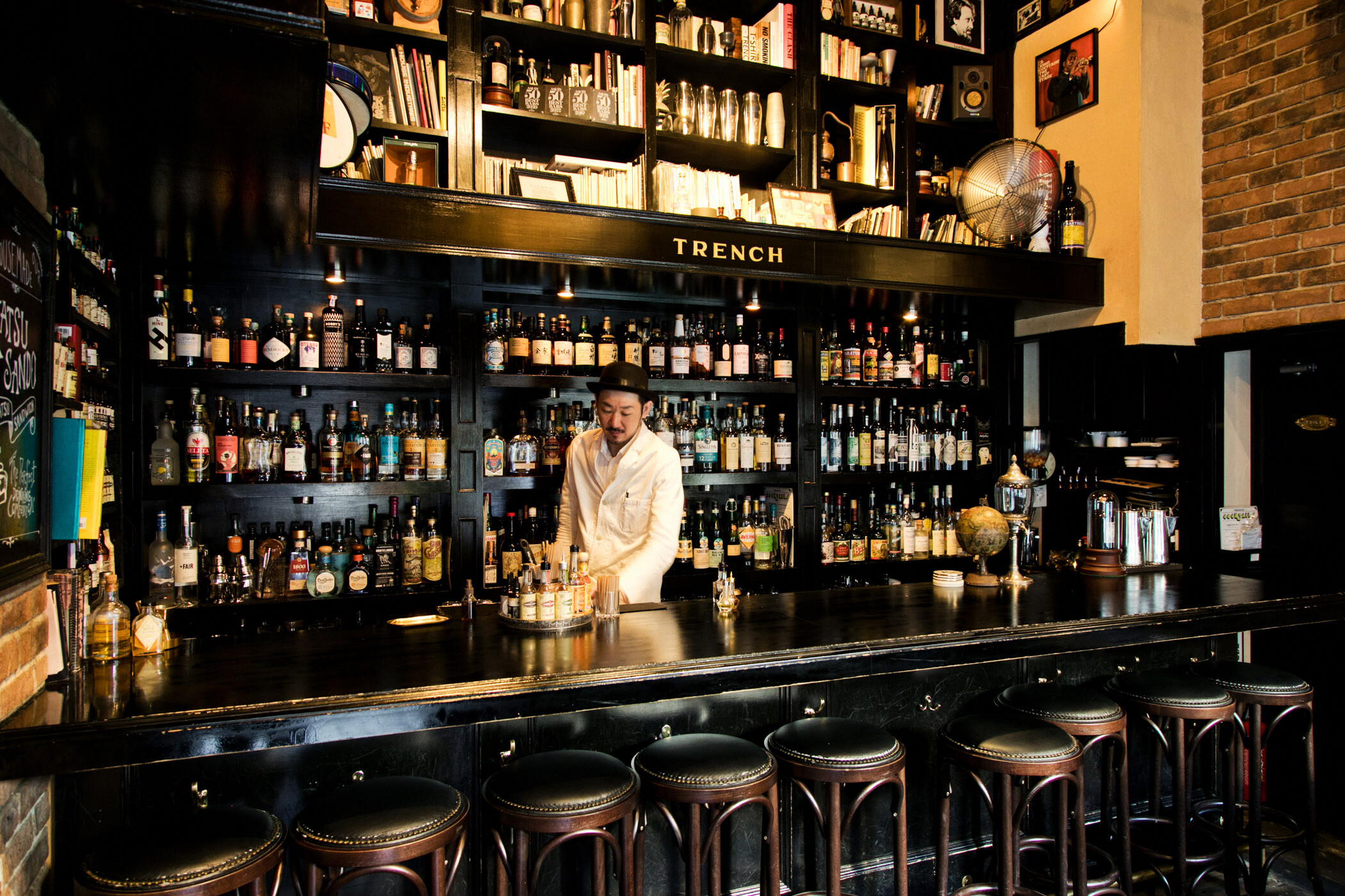 『Bar TRENCH』店内