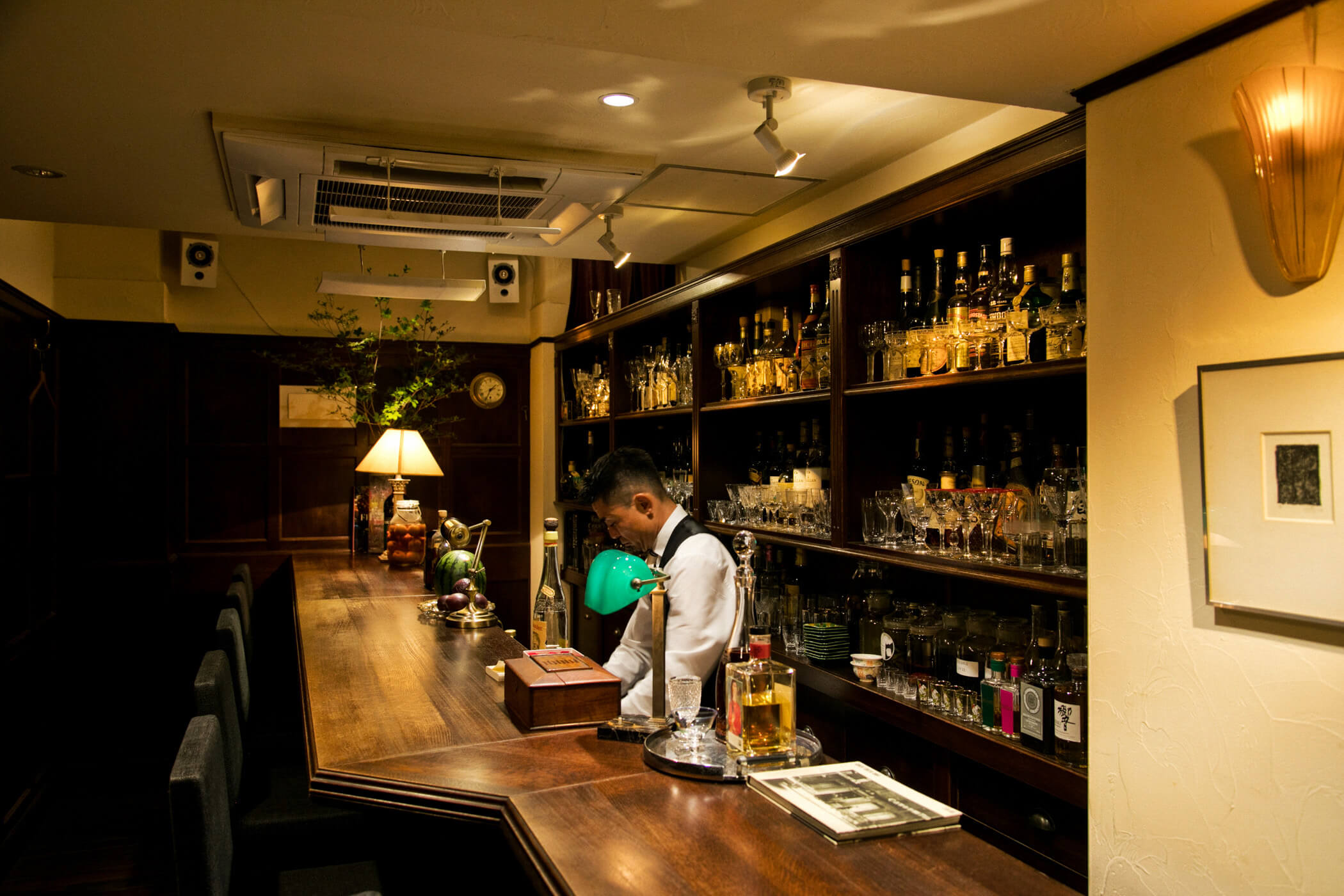 『バー・ペンギン』店内