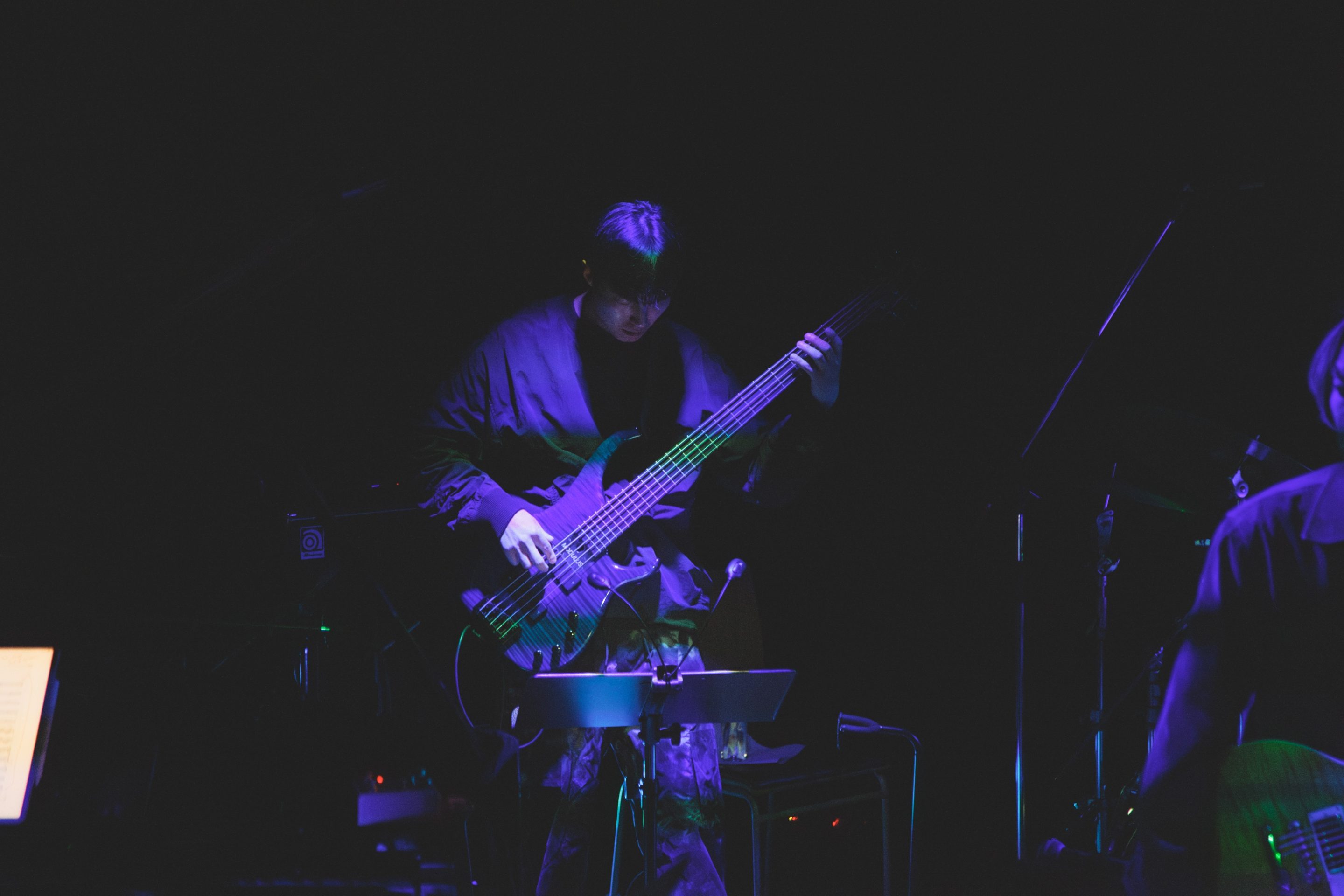 ベースのJaeshin Parkさん