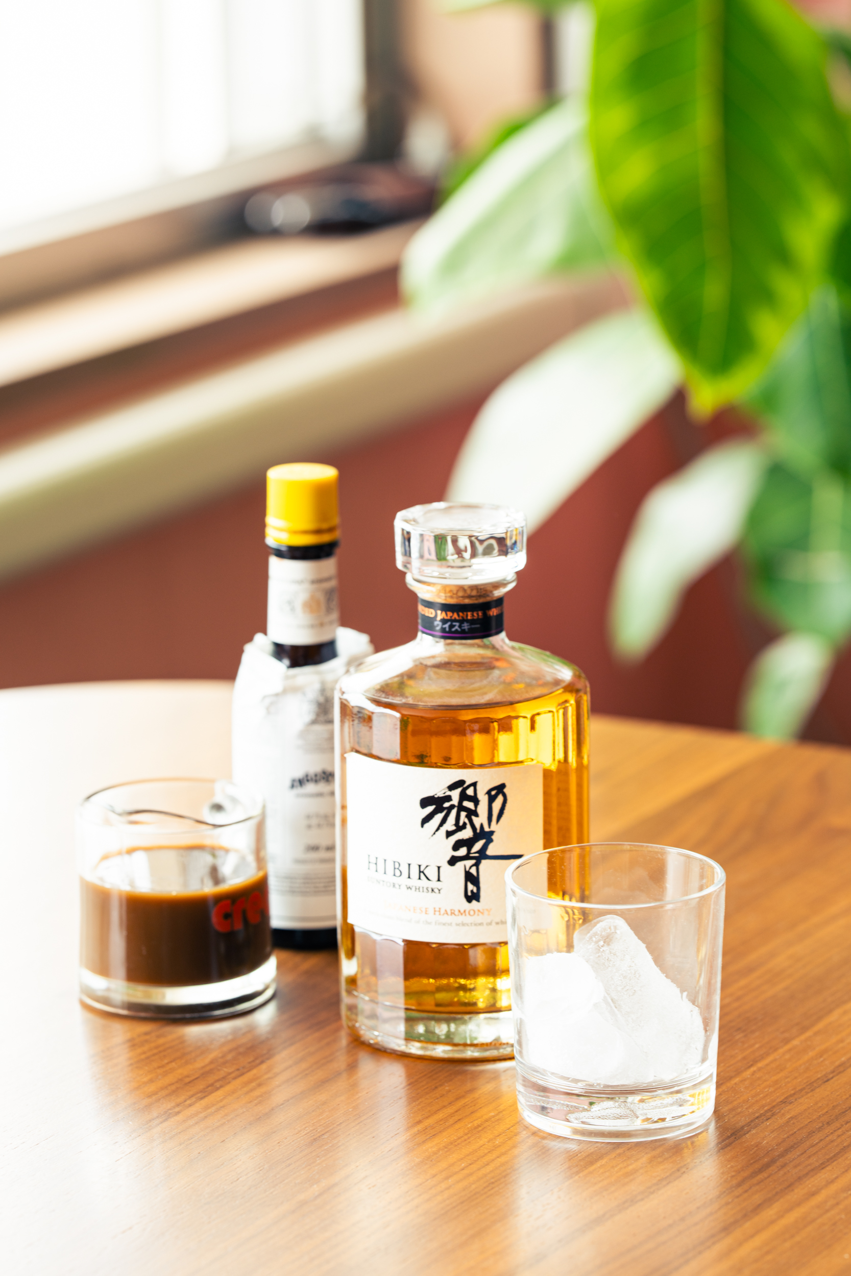 響、ほうじ茶シロップとアンゴスチュラ ビターズ