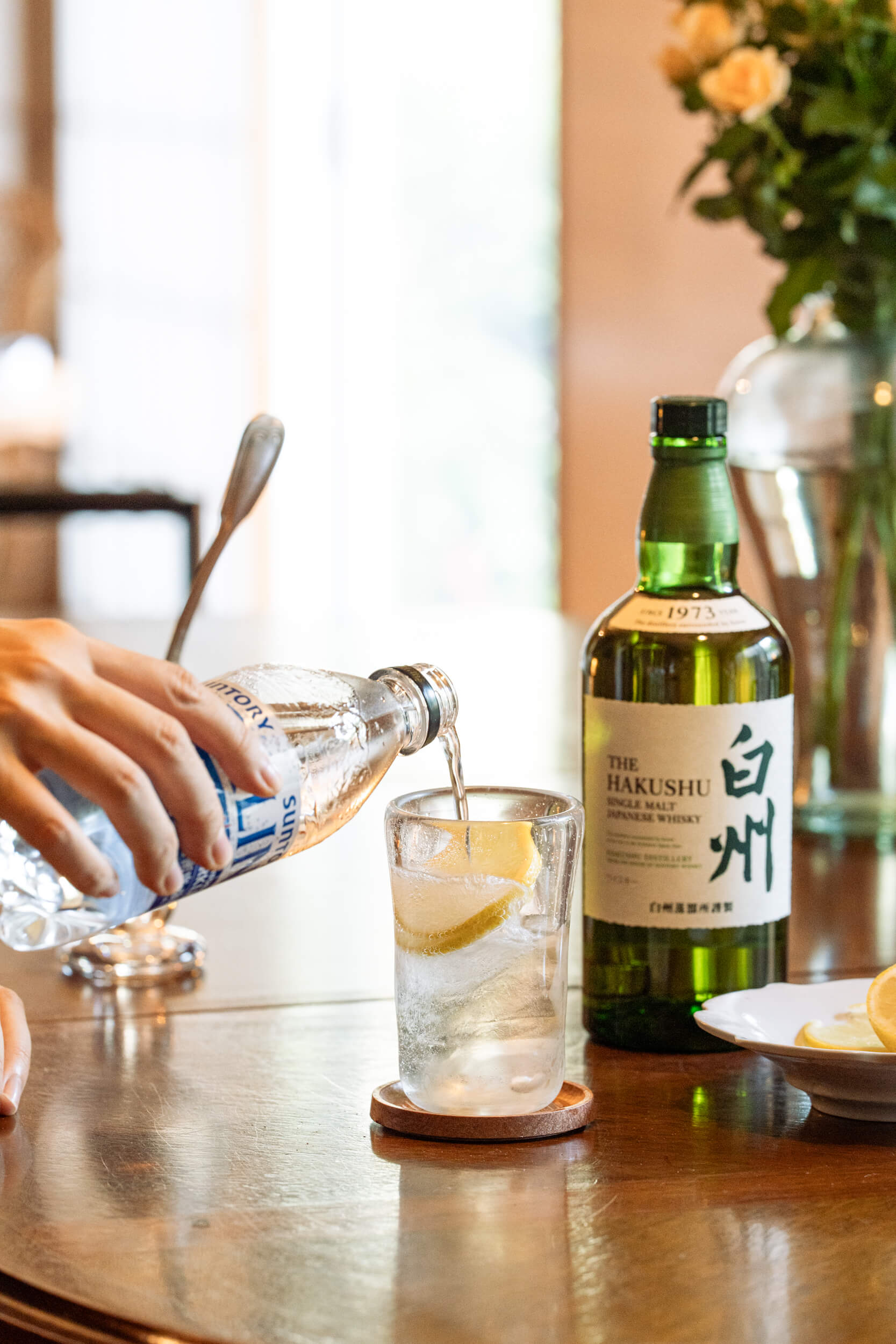 炭酸水を注ぐ