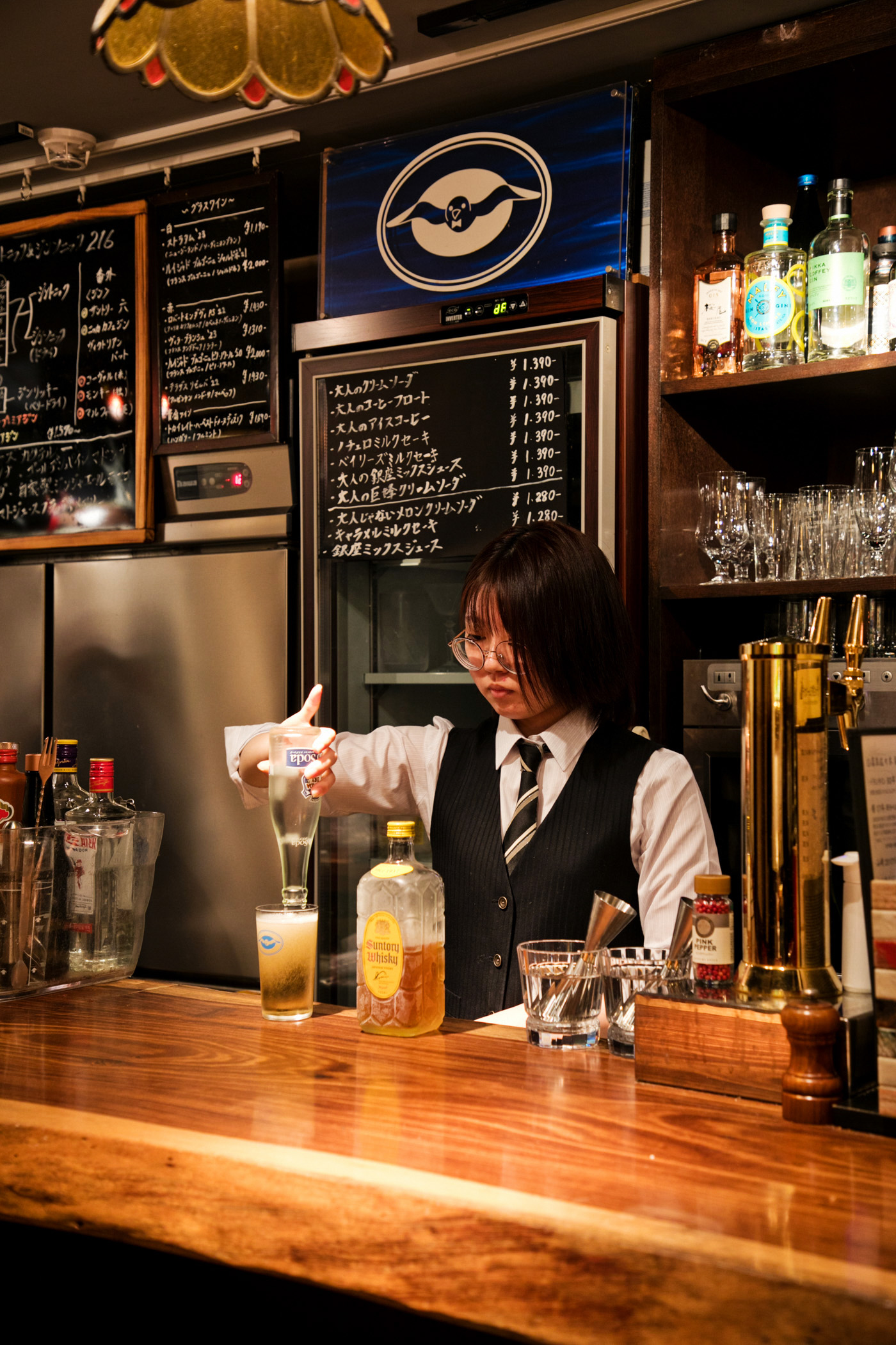 バーテンダーの岡嶋穂奏さん