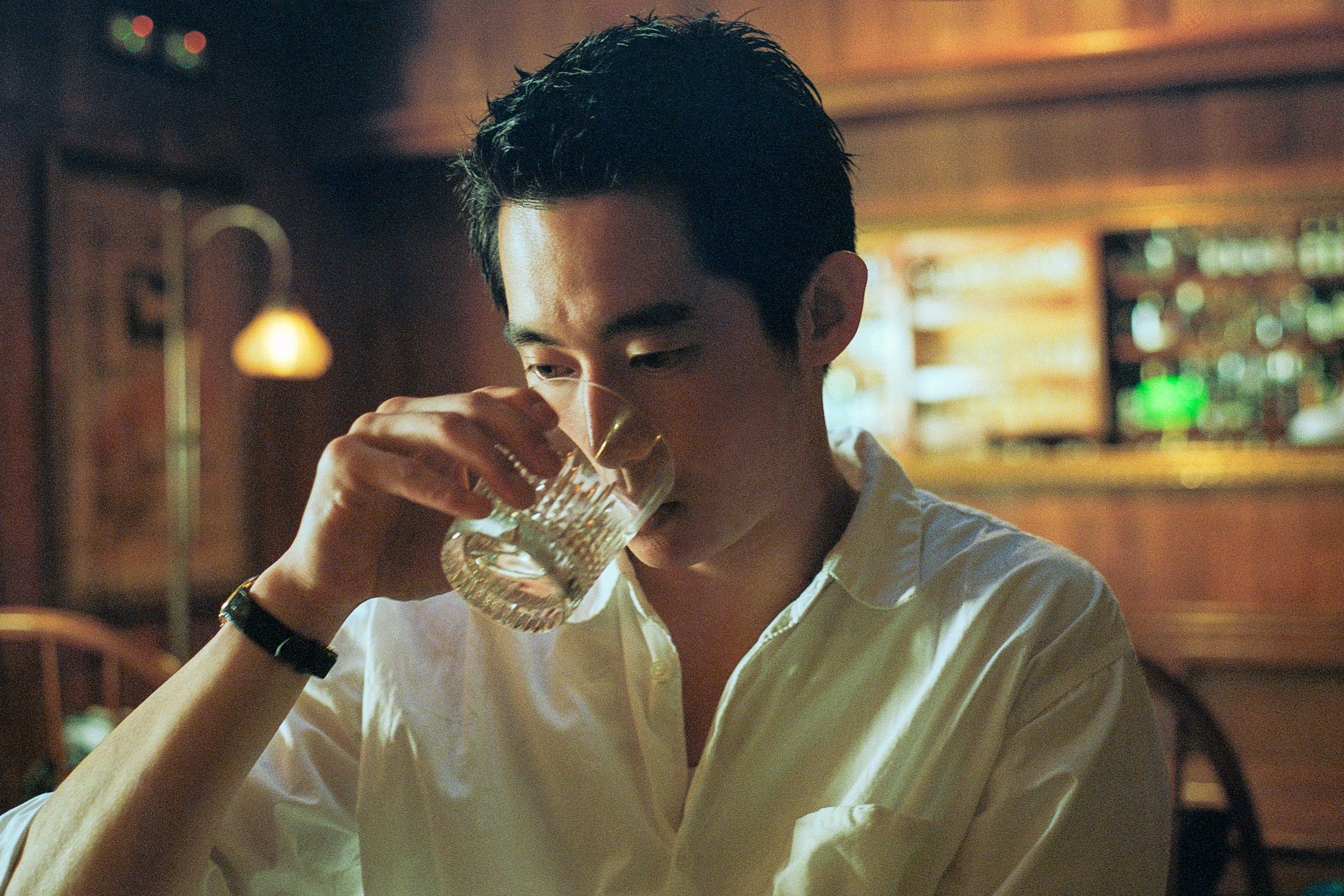 ウイスキーを飲む姿