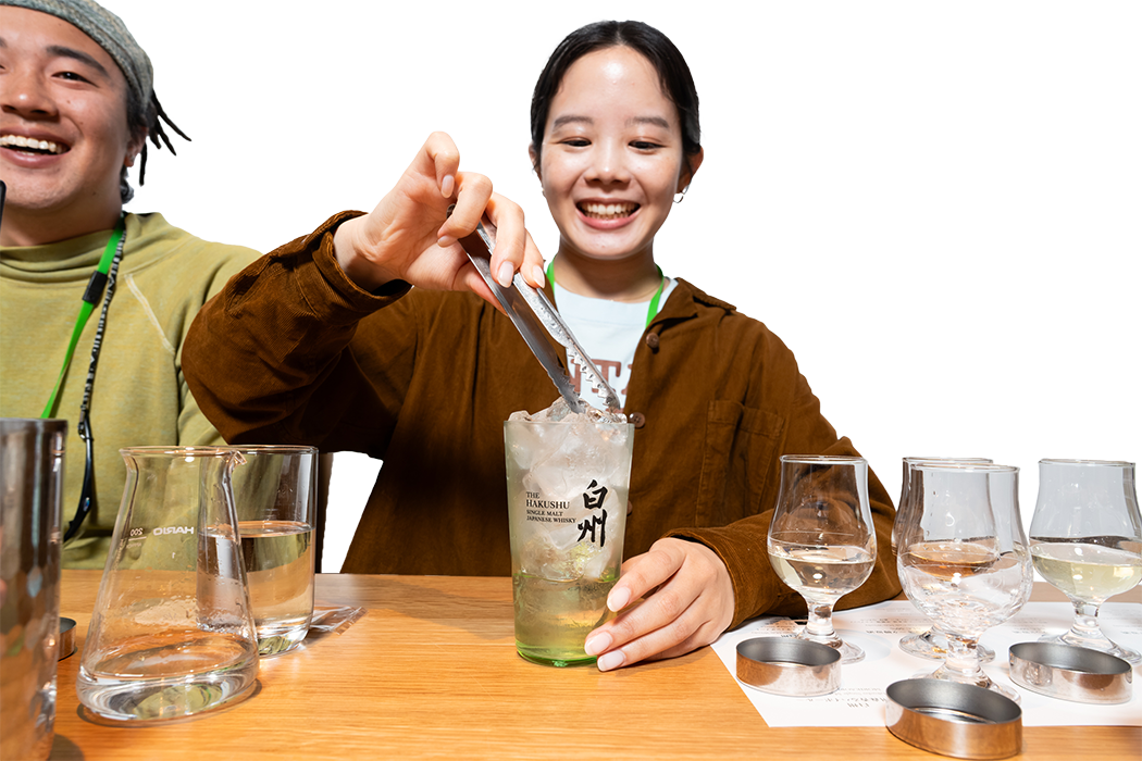 溶けてしまった分、また氷を追加する。